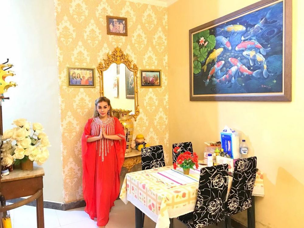 8 Potret rumah Bebby Fey di Probolinggo, ada koleksi kaligrafi