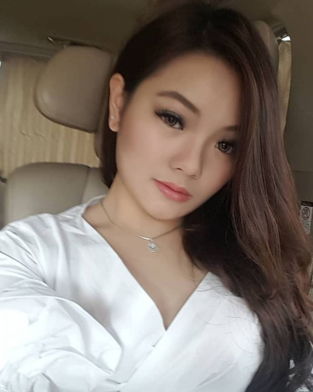 8 Pesona Hillary Brigitta Lasut, anggota DPR RI termuda