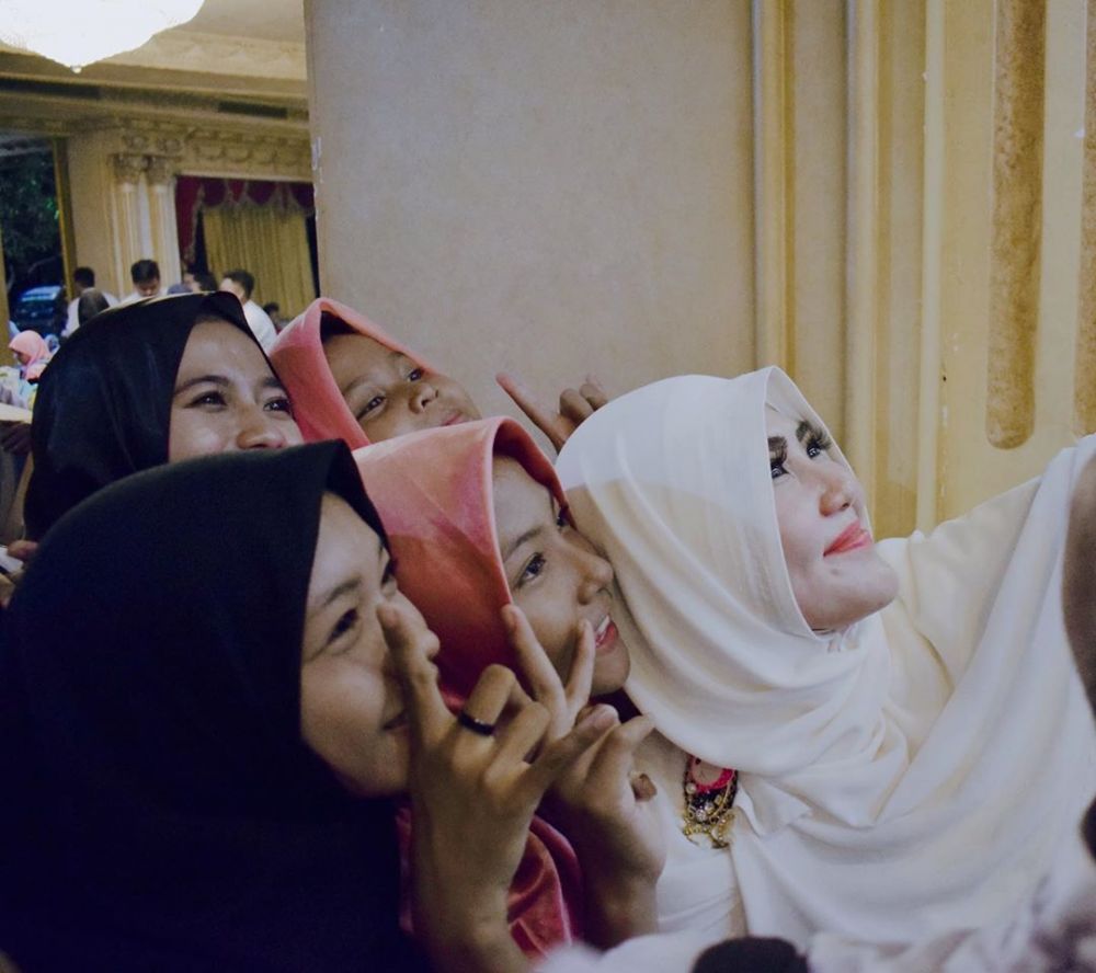 8 Momen ulang tahun Via Vallen, bagi-bagi sepeda untuk anak yatim