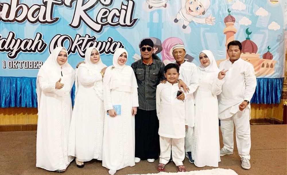 8 Momen ulang tahun Via Vallen, bagi-bagi sepeda untuk anak yatim
