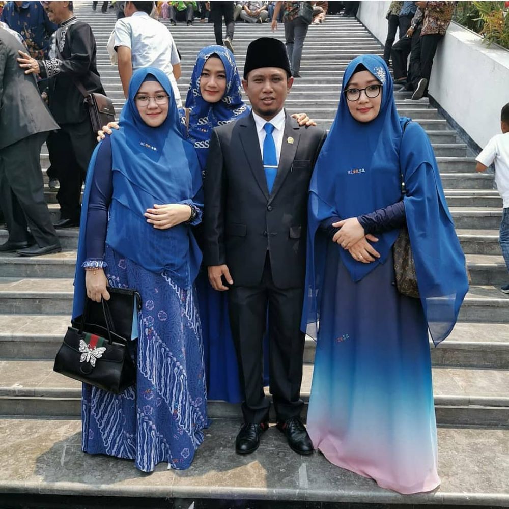 Viral anggota DPR bawa tiga istri cantik saat pelantikan