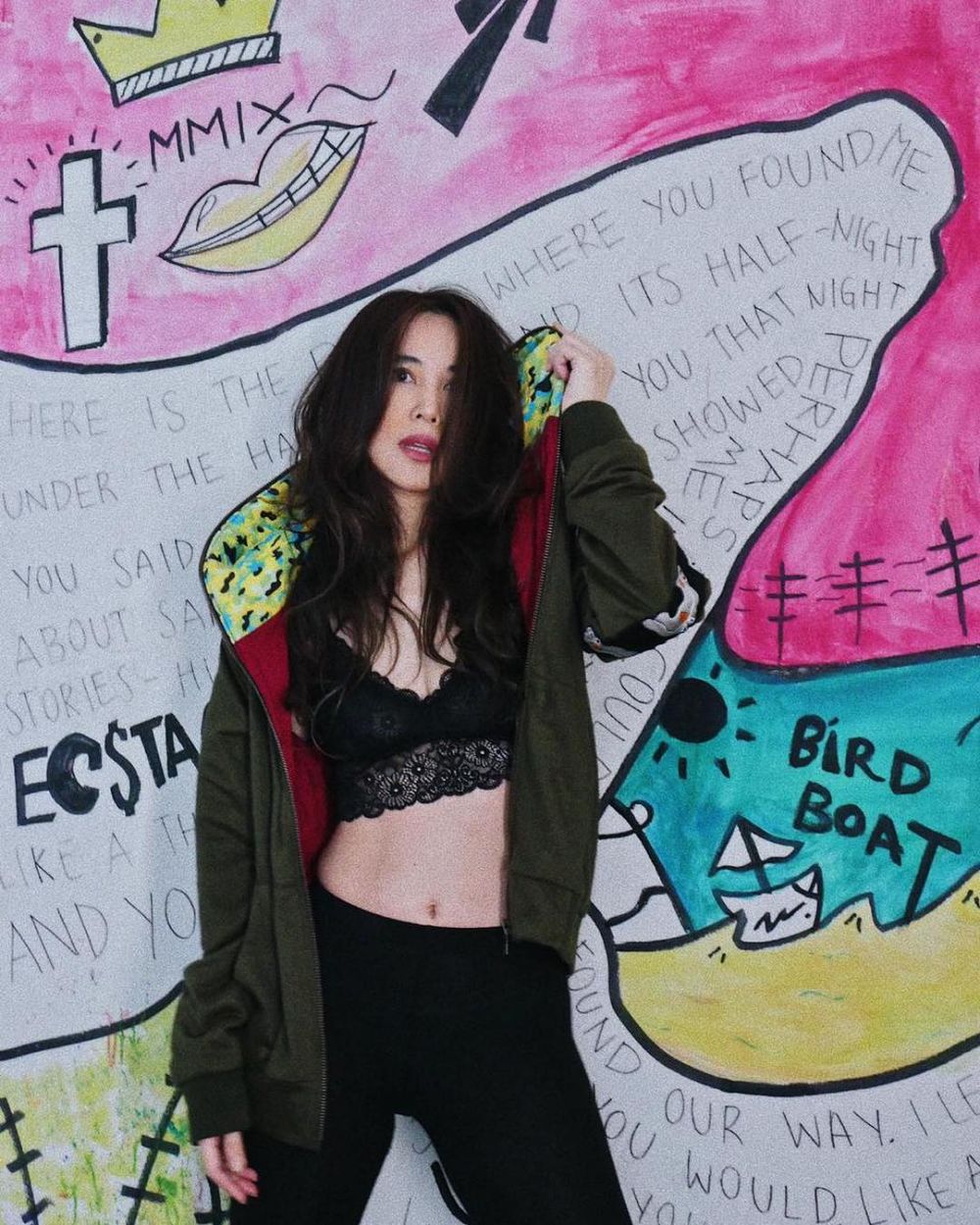 Punya anak beranjak dewasa, 6 seleb ini kerap pamer perut six pack