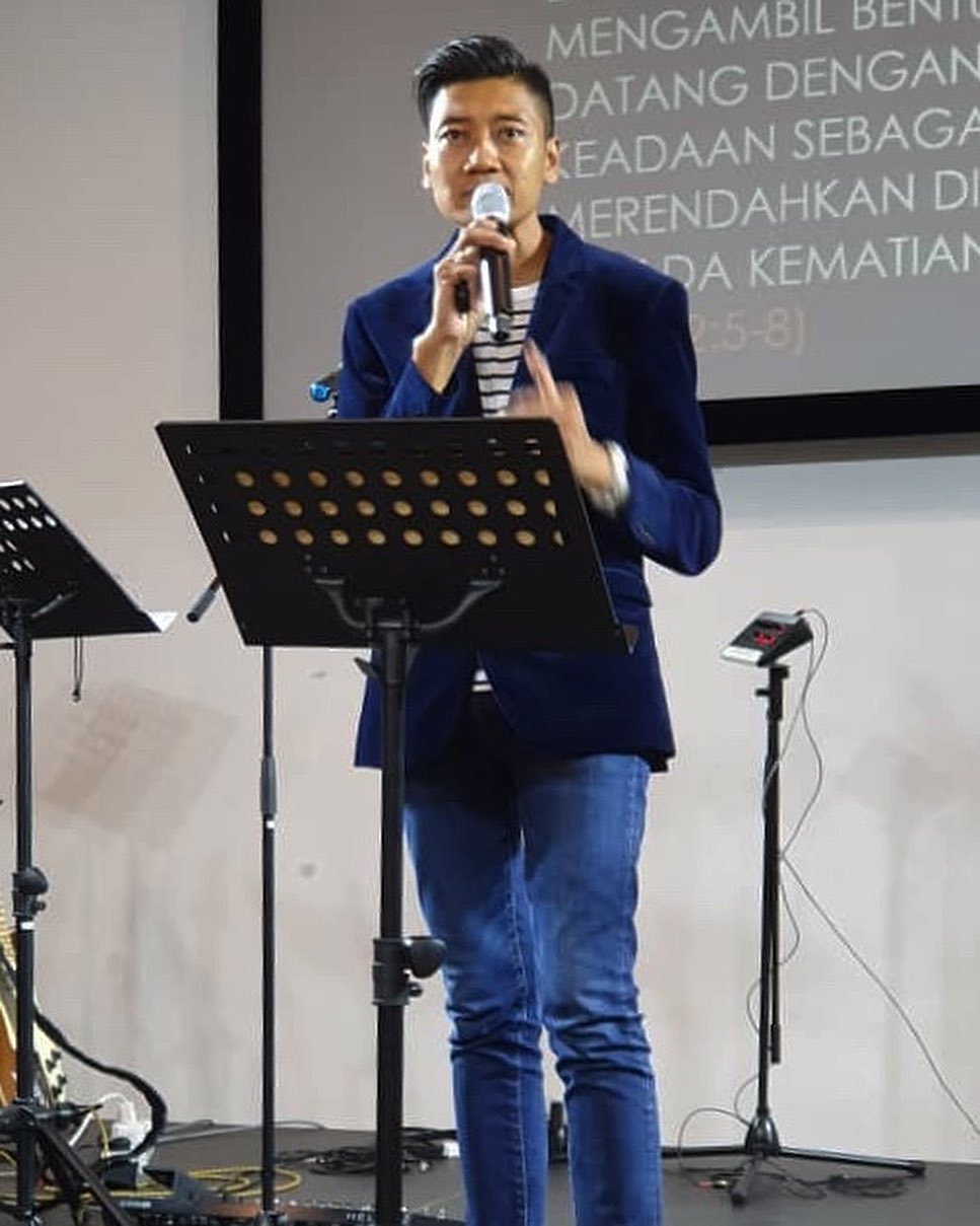 Hengkang dari grup, 6 vokalis ini pilih memperdalam agama