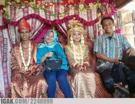 10 Momen tak terduga di foto pernikahan ini bikin lihat dua kali