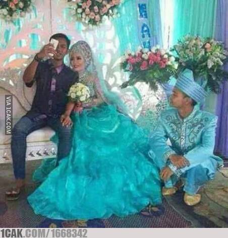 10 Momen tak terduga di foto pernikahan ini bikin lihat dua kali