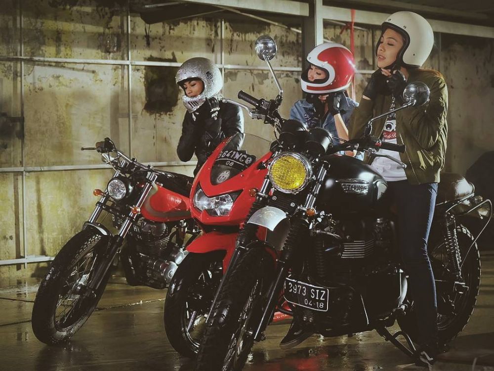 Gaya 7 seleb cantik saat naik motor gede ini gahar abis