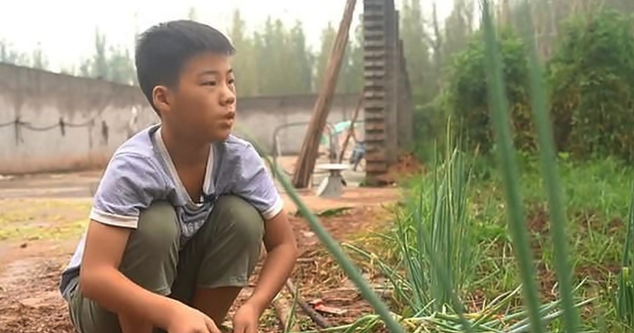 Kisah bocah SD jualan sayur demi pengobatan adik ini bikin terenyuh