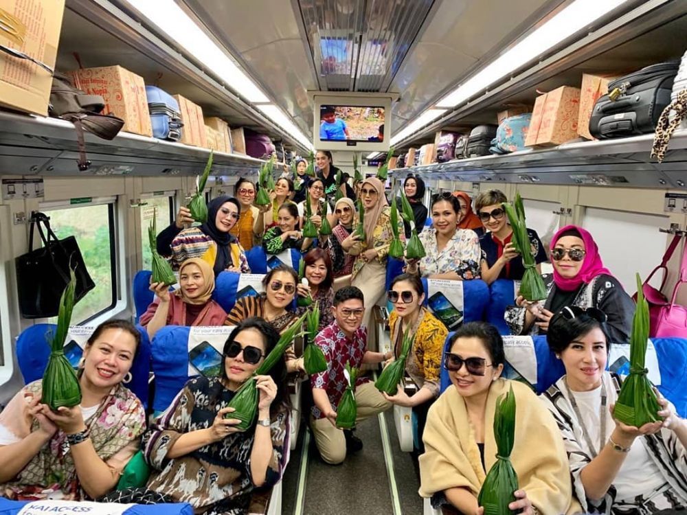 7 Momen Mayangsari boyong geng sosialitanya ke Purwokerto