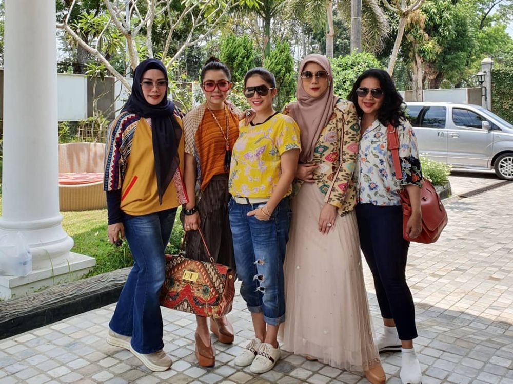 7 Momen Mayangsari boyong geng sosialitanya ke Purwokerto