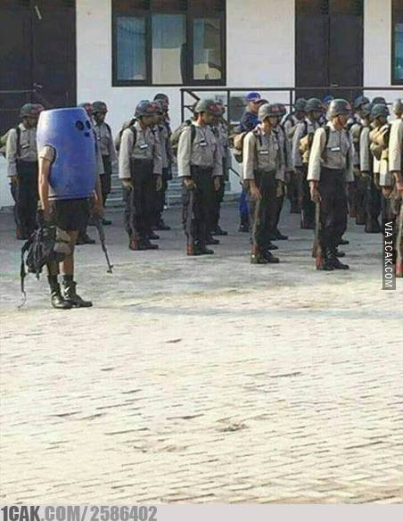 10 Potret lucu orang salah dandan ini bikin cekikikan