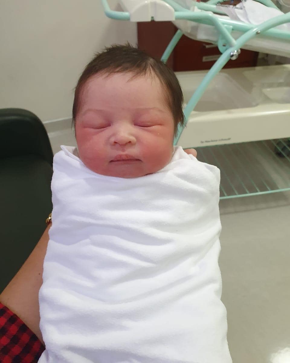 10 Potret kelahiran anak kedua Yasmine Wildblood, namanya jadi sorotan