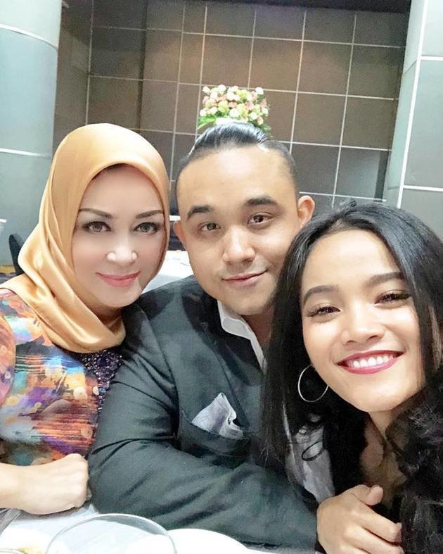 7 Potret Chintami Atmanegara & putranya, jarang terekspos