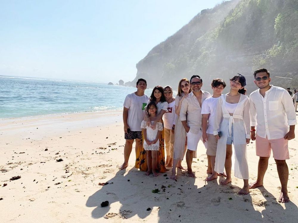 7 Potret liburan Kesha Ratuliu & pacar di Bali, mesra bak prewed