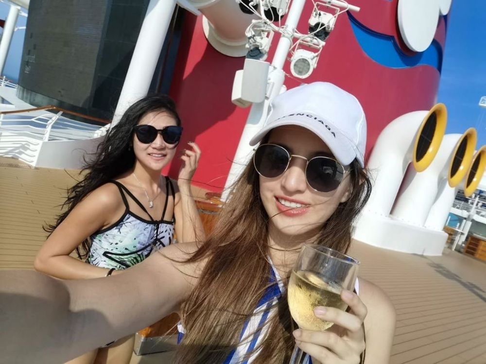 11 Momen kompak Nia Ramadhani & Theresa Wienathan, bak saudara