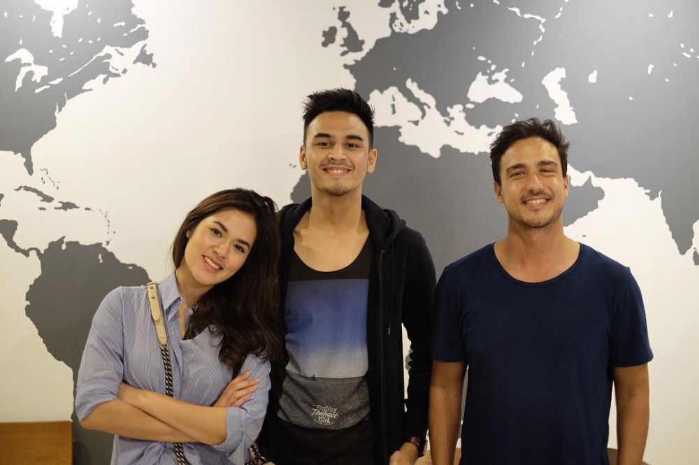 Pesona sepupu ganteng 5 seleb ini curi perhatian, jarang terekspos