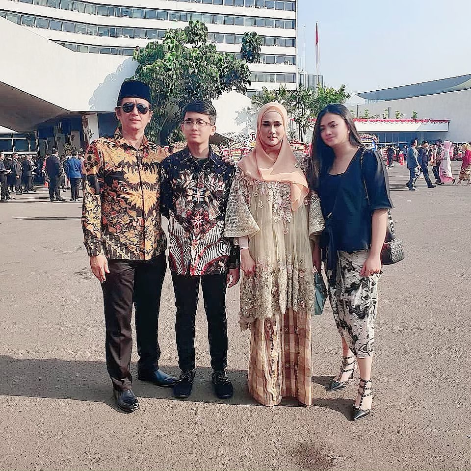 Dampingi sang ibu pelantikan, sepatu anak Mulan Jameela curi perhatian