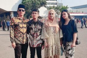 Dampingi sang ibu pelantikan, sepatu anak Mulan Jameela curi perhatian