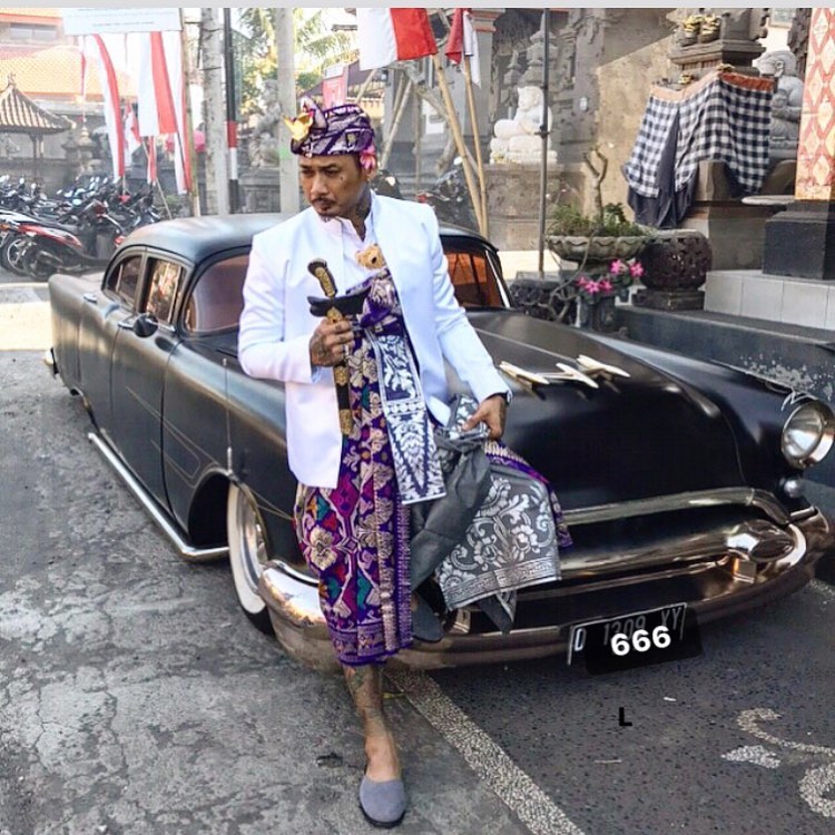 9 Momen pernikahan Jerinx SID & Nora, penampilannya curi perhatian