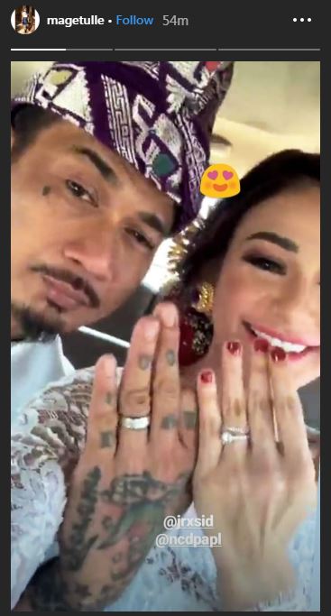 9 Momen pernikahan Jerinx SID & Nora, penampilannya curi perhatian