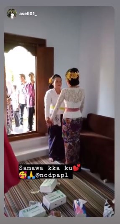 9 Momen pernikahan Jerinx SID & Nora, penampilannya curi perhatian