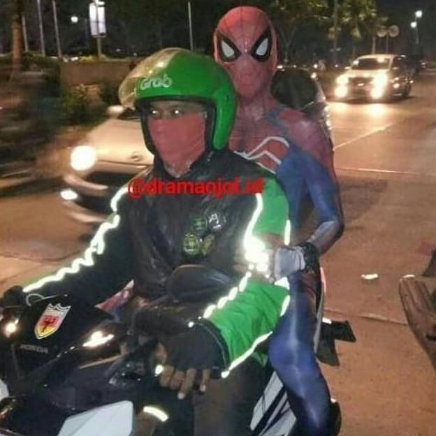10 Gaya penumpang ojek online dibonceng driver ini bikin tepuk jidat