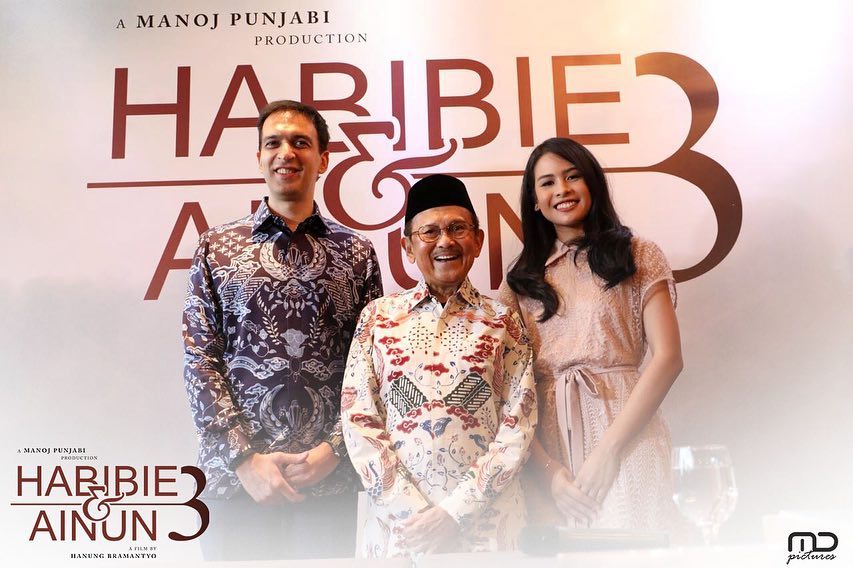 Filmnya segera tayang, ini 10 kemiripan Maudy Ayunda dan Ainun muda