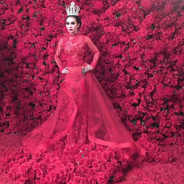 Gaya 7 seleb pemotretan jadi ratu, penampilannya mangilingi