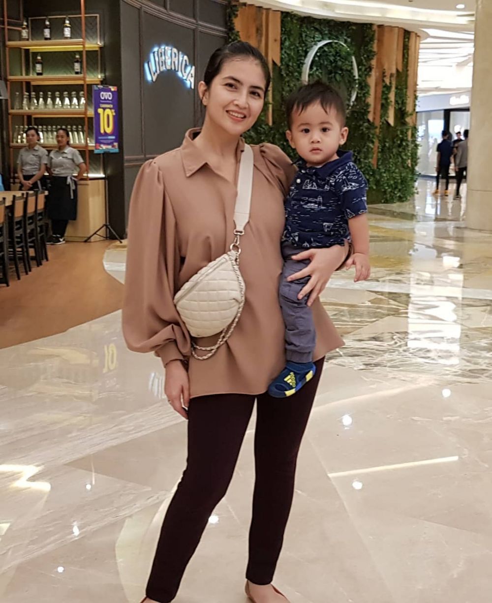 Beda gaya keseharian 7 seleb istri TNI-Polri, ada Uut Permatasari