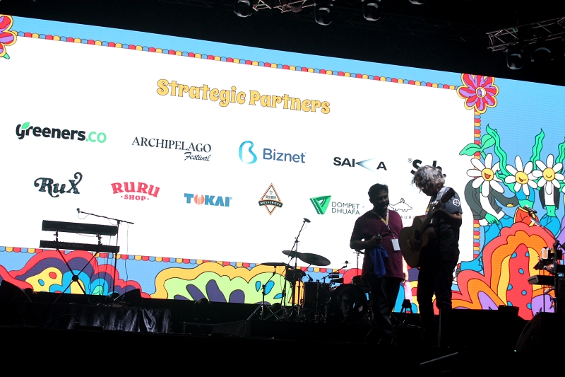 13 Fakta dan gelagat Iwan Fals bikin heboh panggung Synchronize 2019