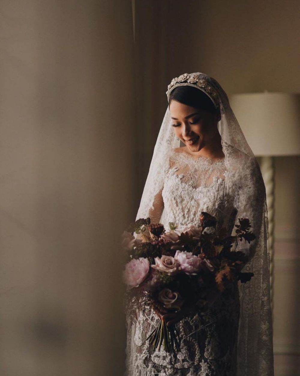 10 Potret pernikahan Ayla Dimitri dan Rama Devara, meriah abis