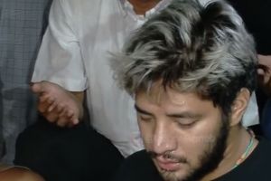 Momen ketegaran Ammar Zoni makamkan bayi kembarnya, penuh air mata