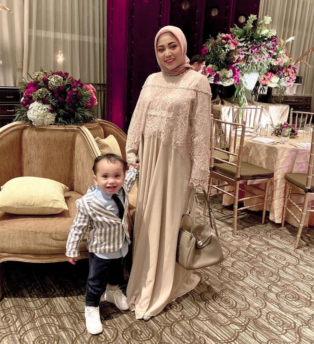 Gaya 8 seleb hadiri pernikahan Ayla Dimitri dan Rama Devara