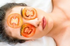 5 Cara membuat masker wajah dari tomat, mudah dan bikin kulit halus