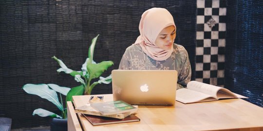 8 Seleb ini punya profesi dosen, ada mantan personel girlband