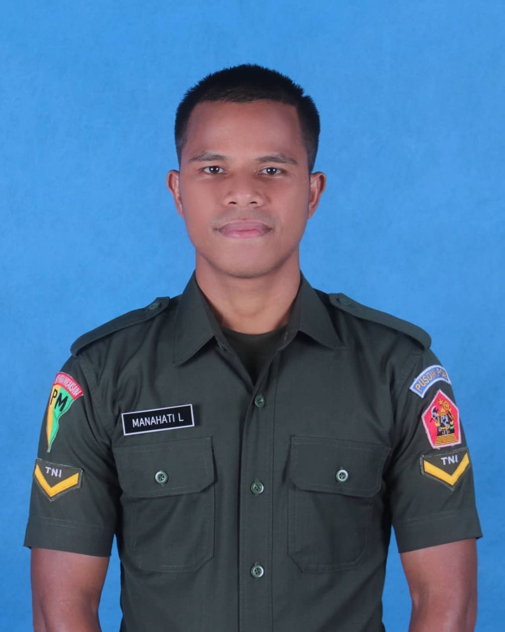 8 Pesepak bola Indonesia ini juga aktif sebagai tentara & polisi