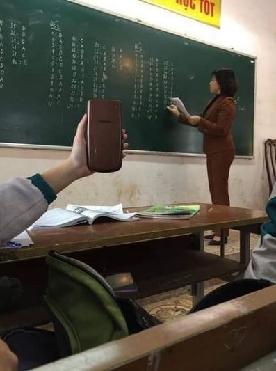 15 Momen tak sengaja busana guru mirip alat tulis, pas banget ya