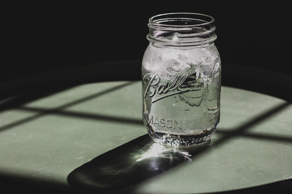  Minum air putih dingin bisa bikin gemuk? Ini faktanya