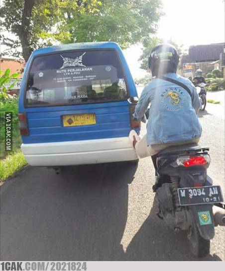10 Life hack mengatasi mobil mogok ini bikin geleng kepala