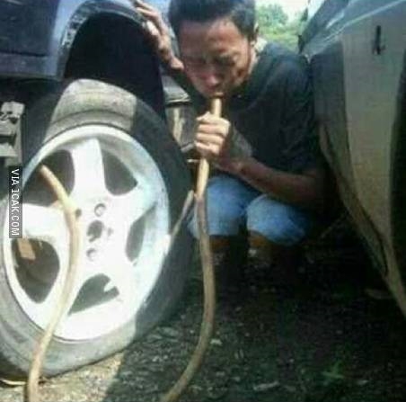 10 Life hack mengatasi mobil mogok ini bikin geleng kepala