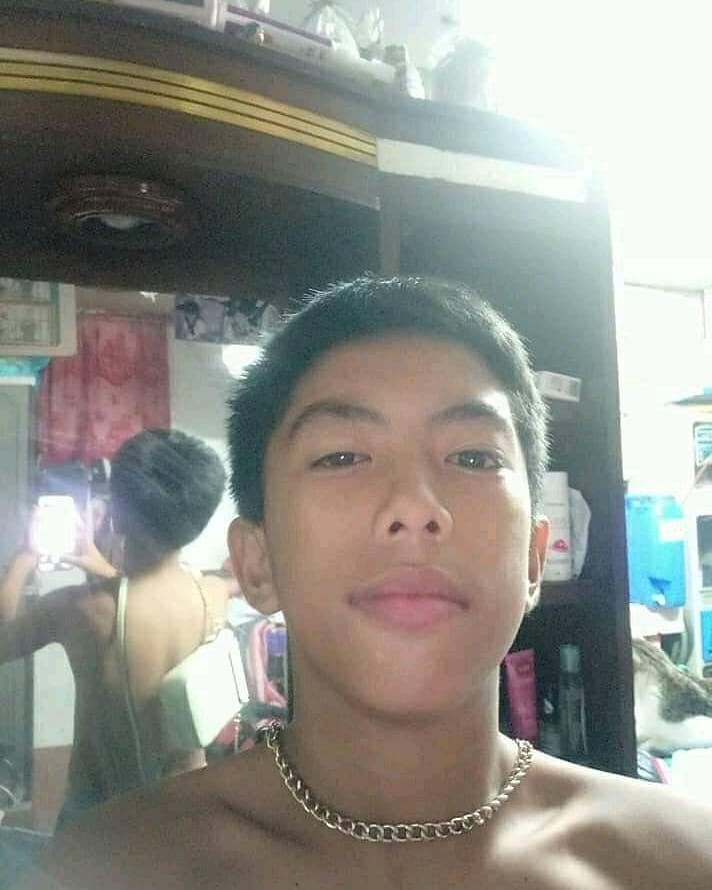 Keanehan di 10 foto cowok ini bikin lihat dua kali