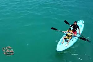 7 Potret Betrand Peto di Labuan Bajo, harga celananya fantastis