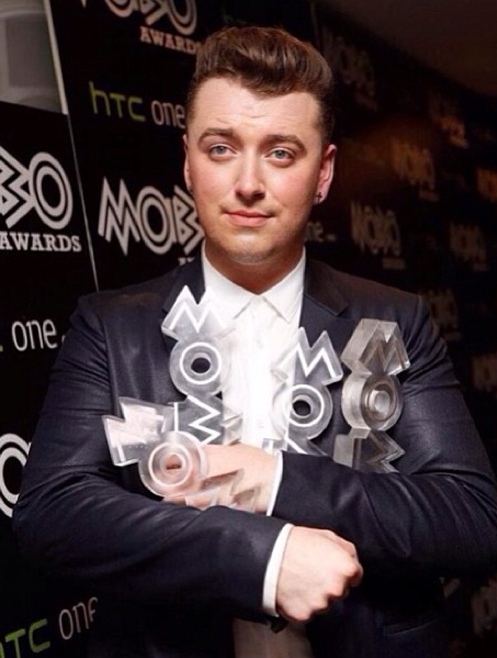 10 Transformasi Sam Smith, penampilan terbarunya bikin pangling