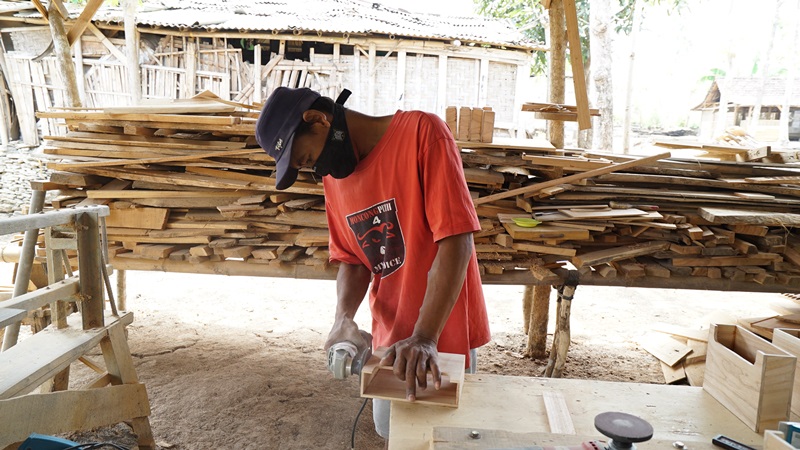 Dody Andri, pengusaha tas unik dari kayu laris hingga luar negeri