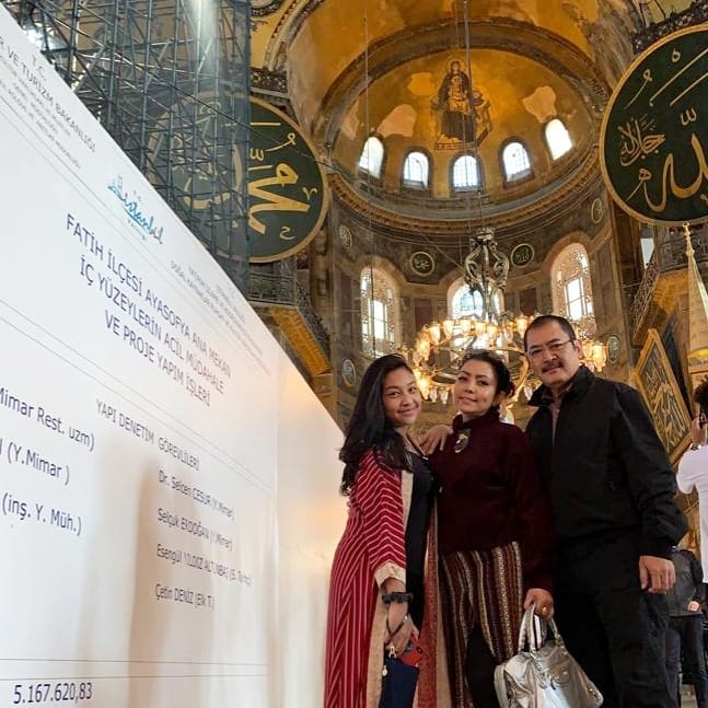 10 Gaya liburan Mayangsari ke Turki, penampilannya curi perhatian