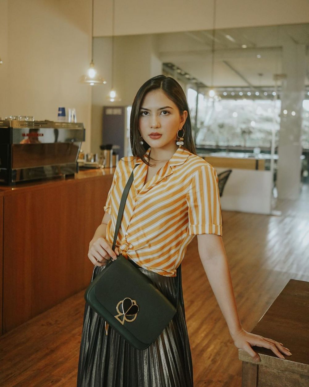 Berparas bule, 9 seleb cantik ini ternyata keturunan Jawa