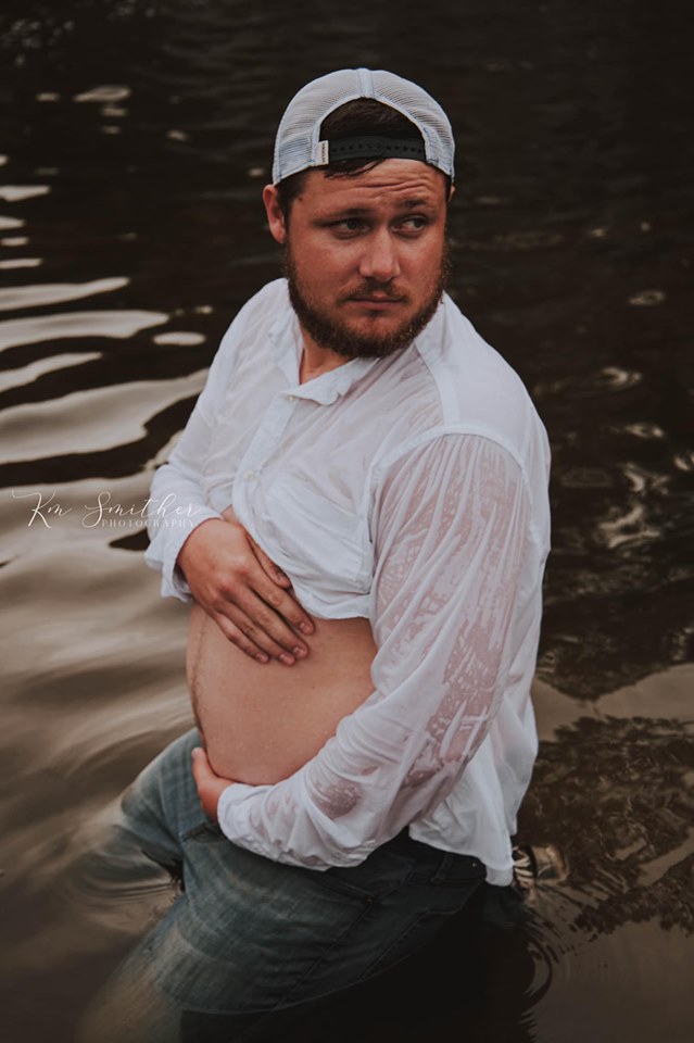 Suami foto maternity demi hibur istri yang sakit, hasilnya kocak