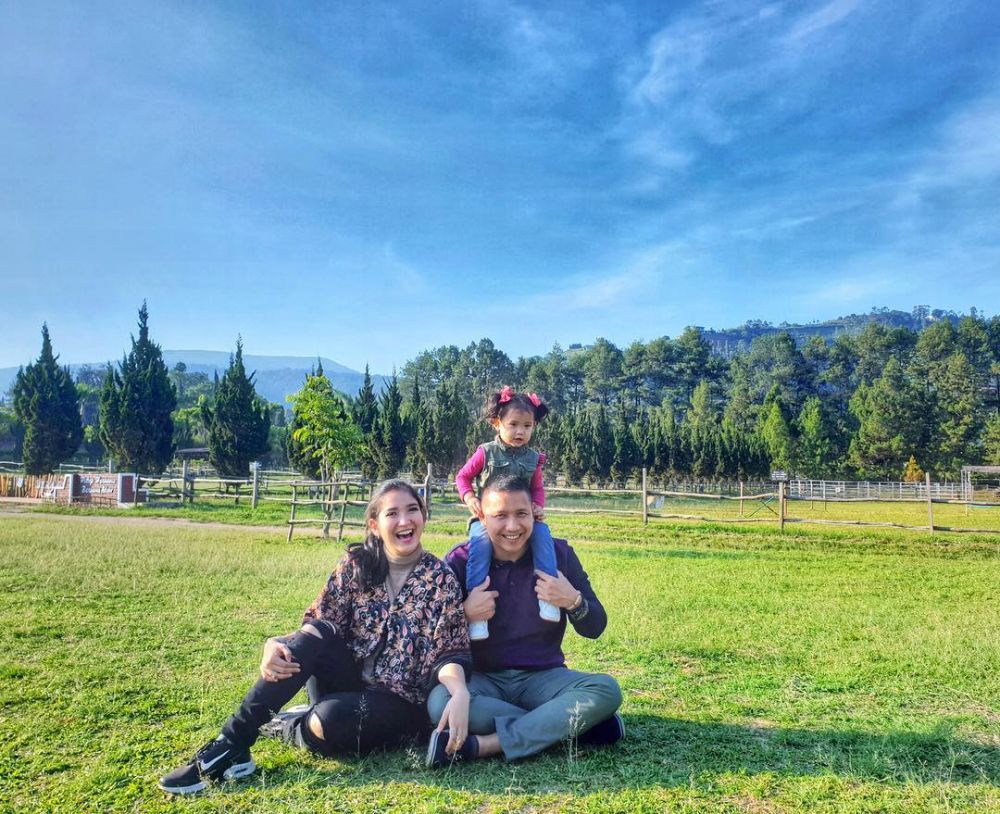 Jadi istri tentara, ini 11 potret harmonis keluarga Winda Khair