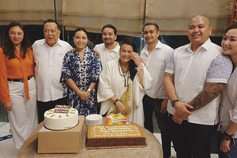 10 Momen ultah ayah Jennifer Ipel, awet muda di usia 75 tahun