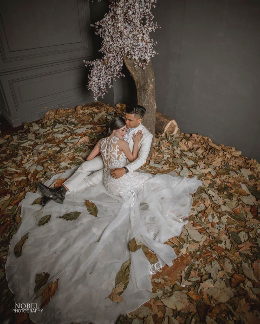 8 Potret prewedding Maell Lee & kekasih, celananya jadi sorotan