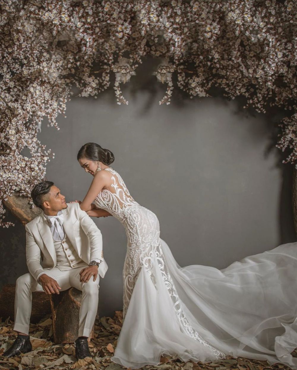 8 Potret prewedding Maell Lee & kekasih, celananya jadi sorotan